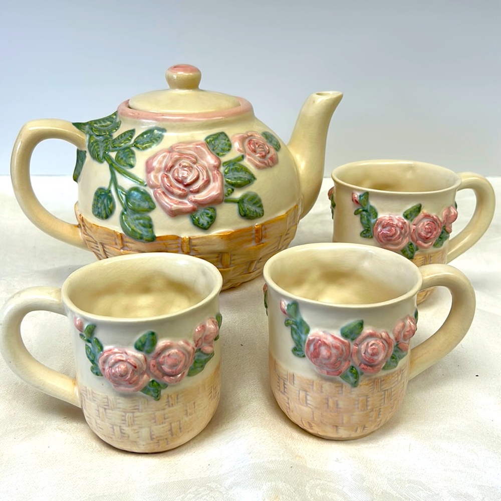 Vintage ceramic blushing pink roses teapot and set of 3 matching mugs*unmarked